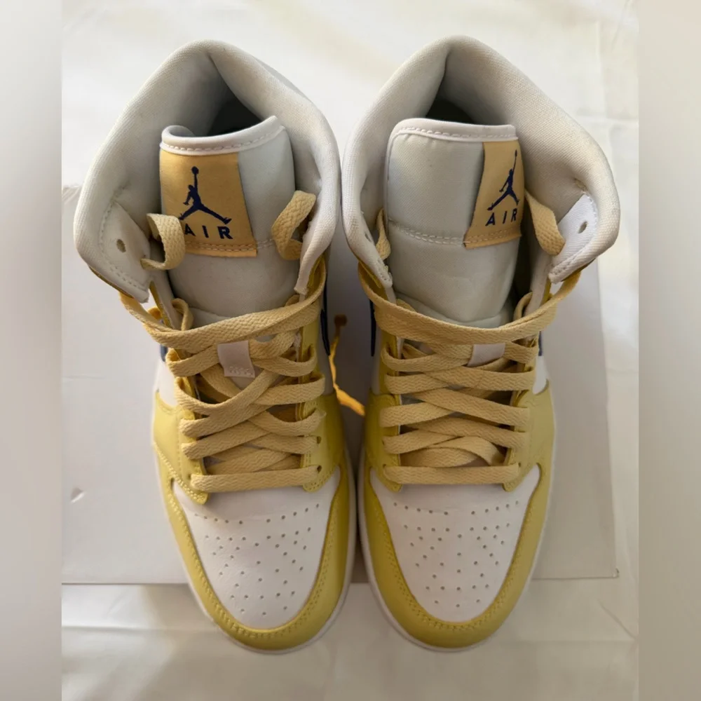 Nike Air Jordan 1 Mid, Lemon Wash - Picture 3 of 8